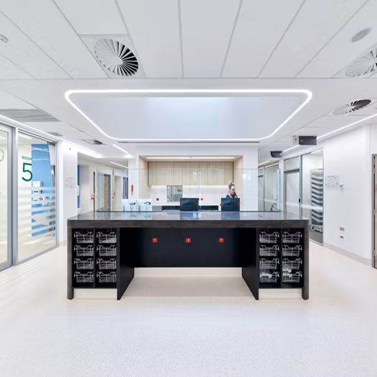 Luce lineare a tubo LED T5 collegabile con attacco a sospensione ad alta baia